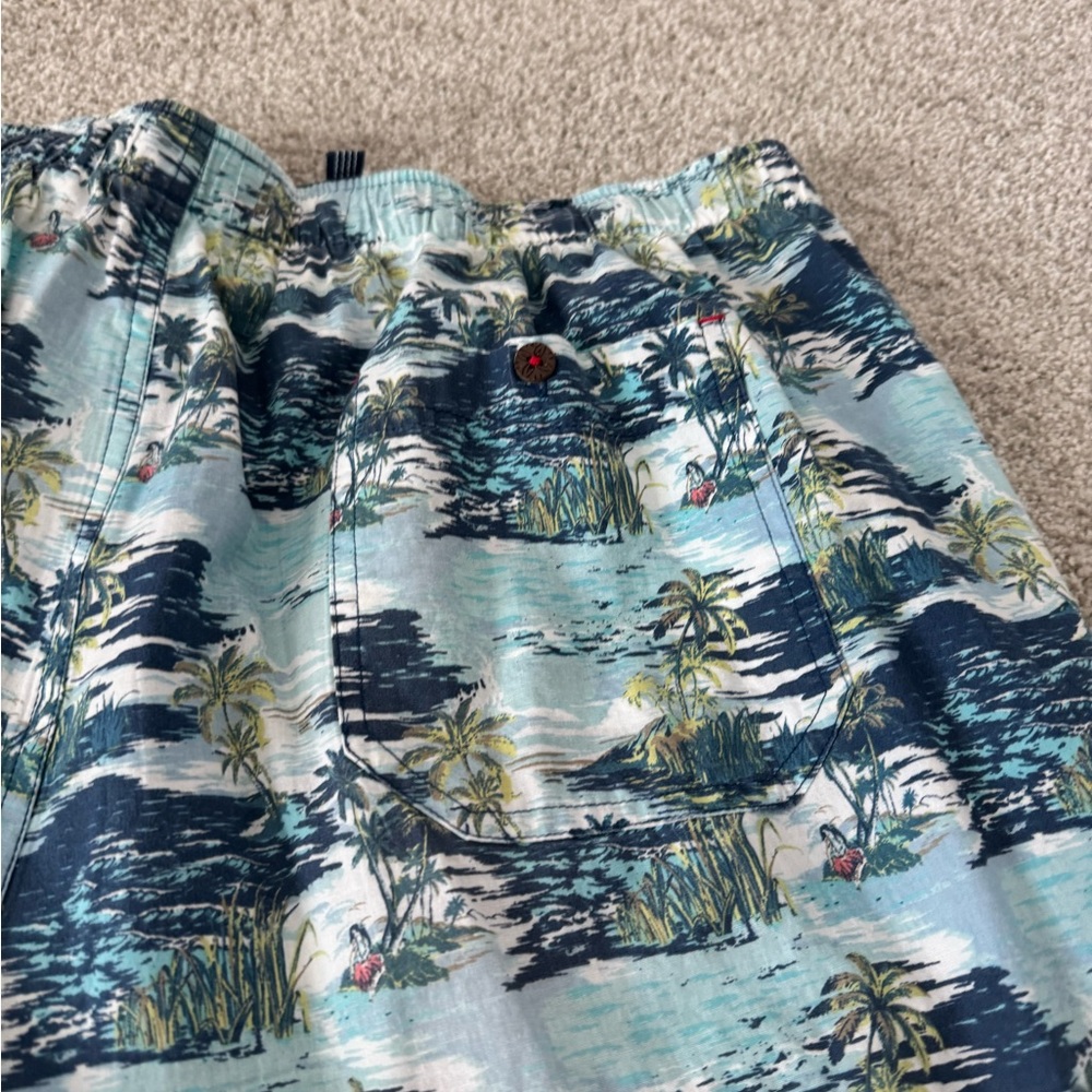 Tommy Bahama Men's Hawaiian Islands Print Cotton Shorts - Picture 6 of 6